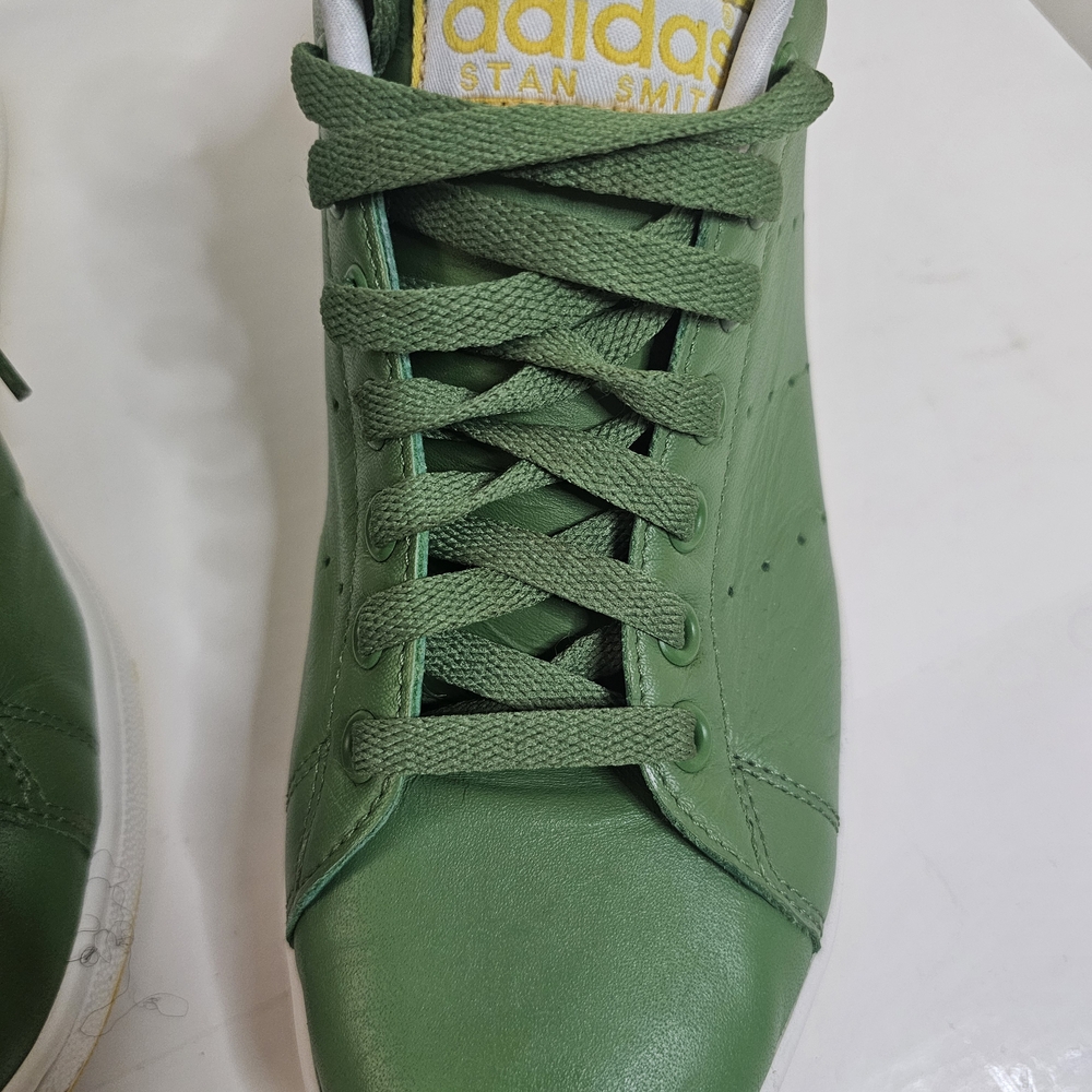 RARE Adidas Green Sneakers - Picture 3 of 9